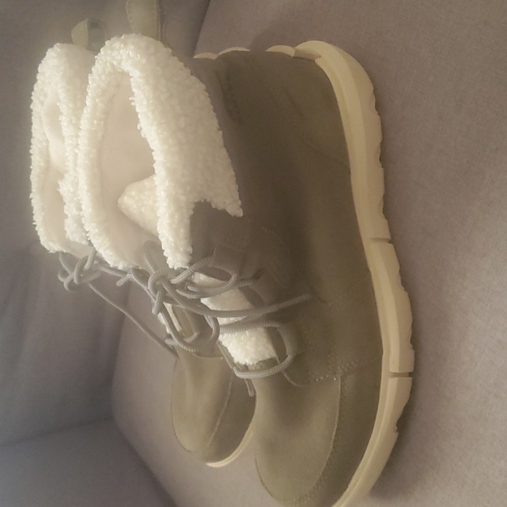 Sorel Waterproof Boots Women's Sz 8 Grey Off-white Lightweight Winter Boots - Picture 2 of 16
